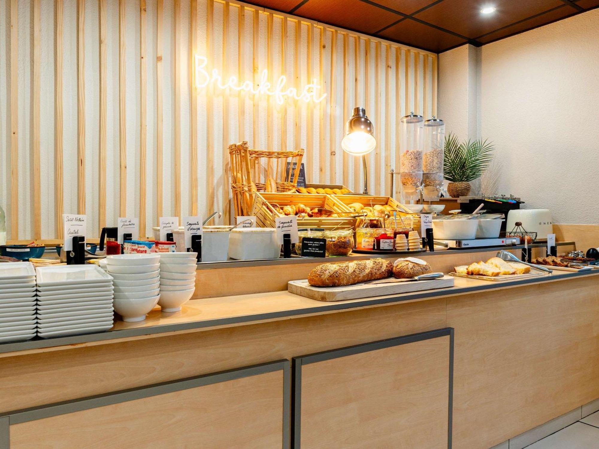 Hotel Ibis Cognac Centre Екстериор снимка