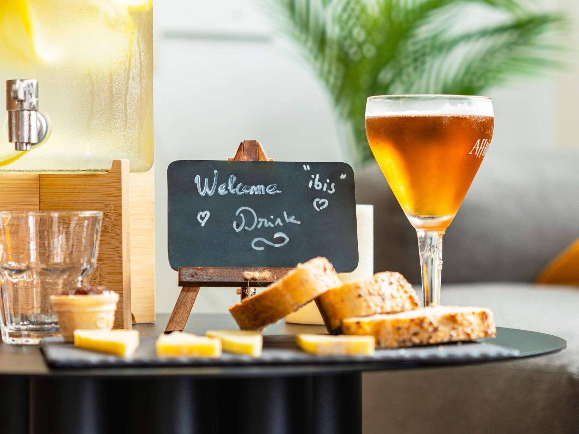 Hotel Ibis Cognac Centre Екстериор снимка